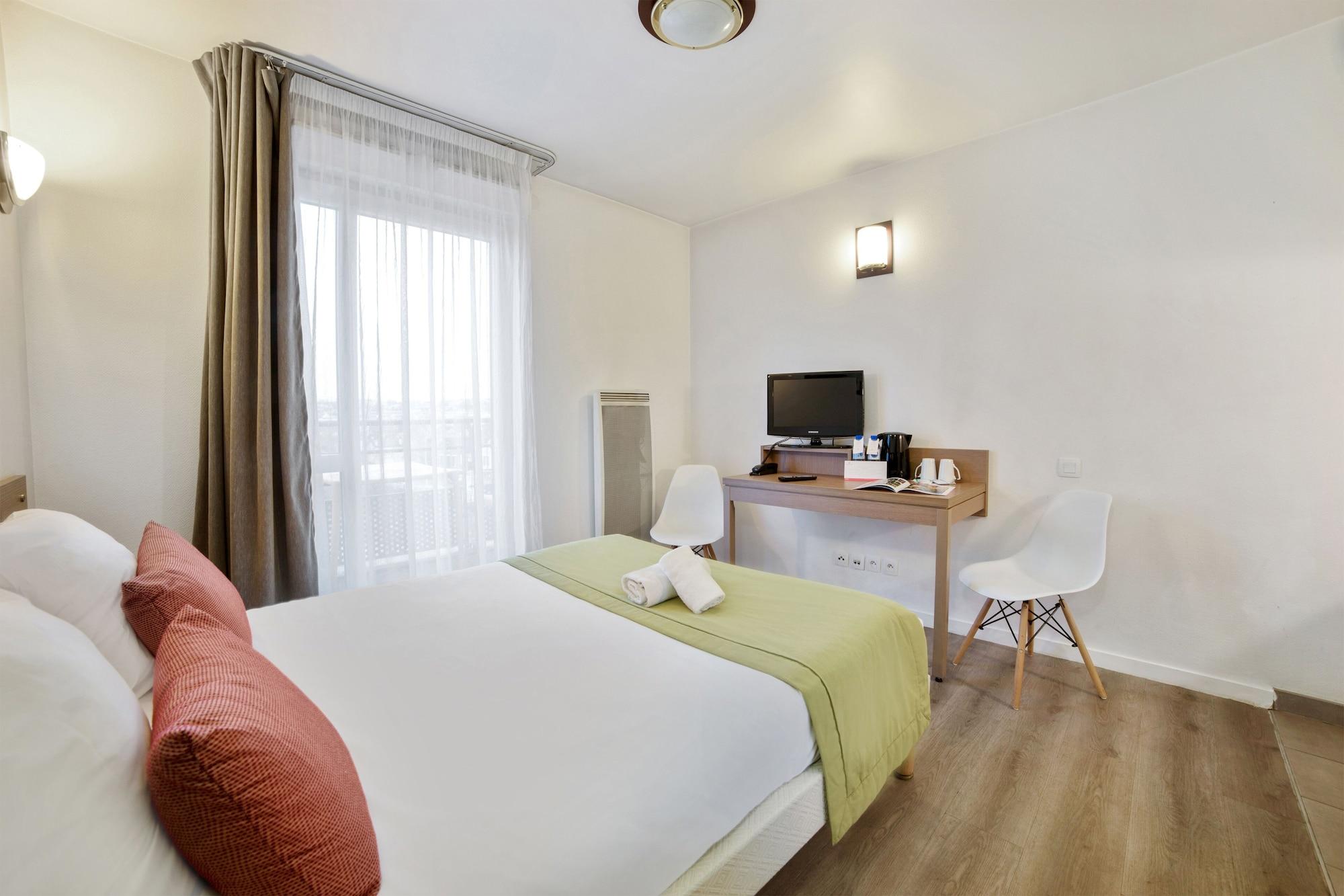 Comfort Versailles, St Cyr L'ecole Hotel